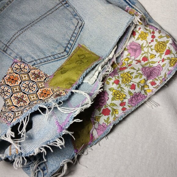Jean Shorts Womens 34 Patchwork Hippie Upcycled Distressed Floral Blue OOAK READ - Picture 5 of 16